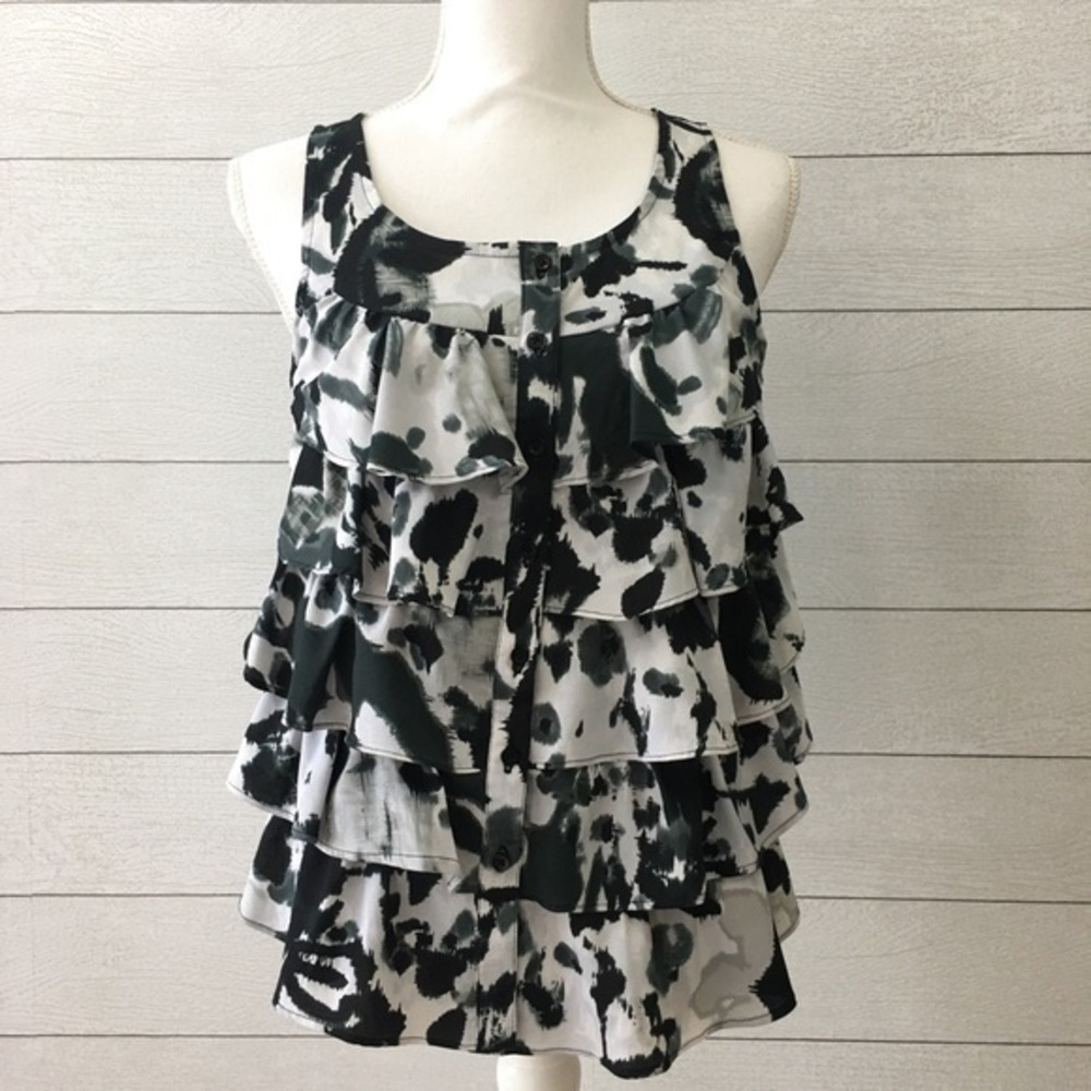 BB Dakota Ruffle Front Top